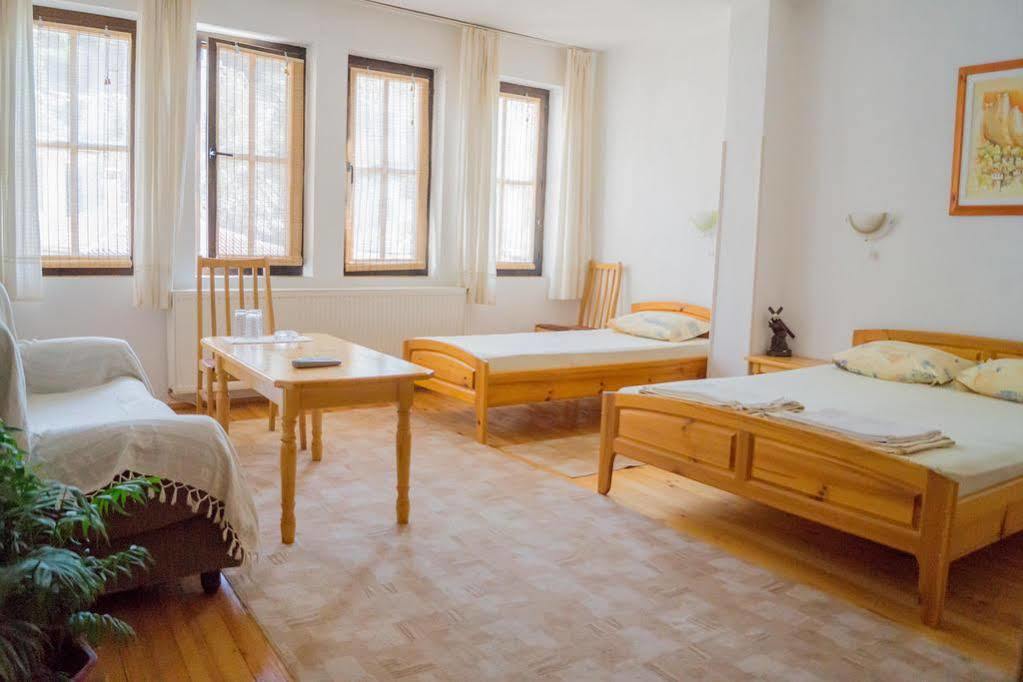Toni'S Guest House Мельник Экстерьер фото