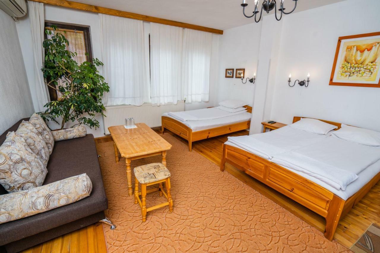 Toni'S Guest House Мельник Экстерьер фото