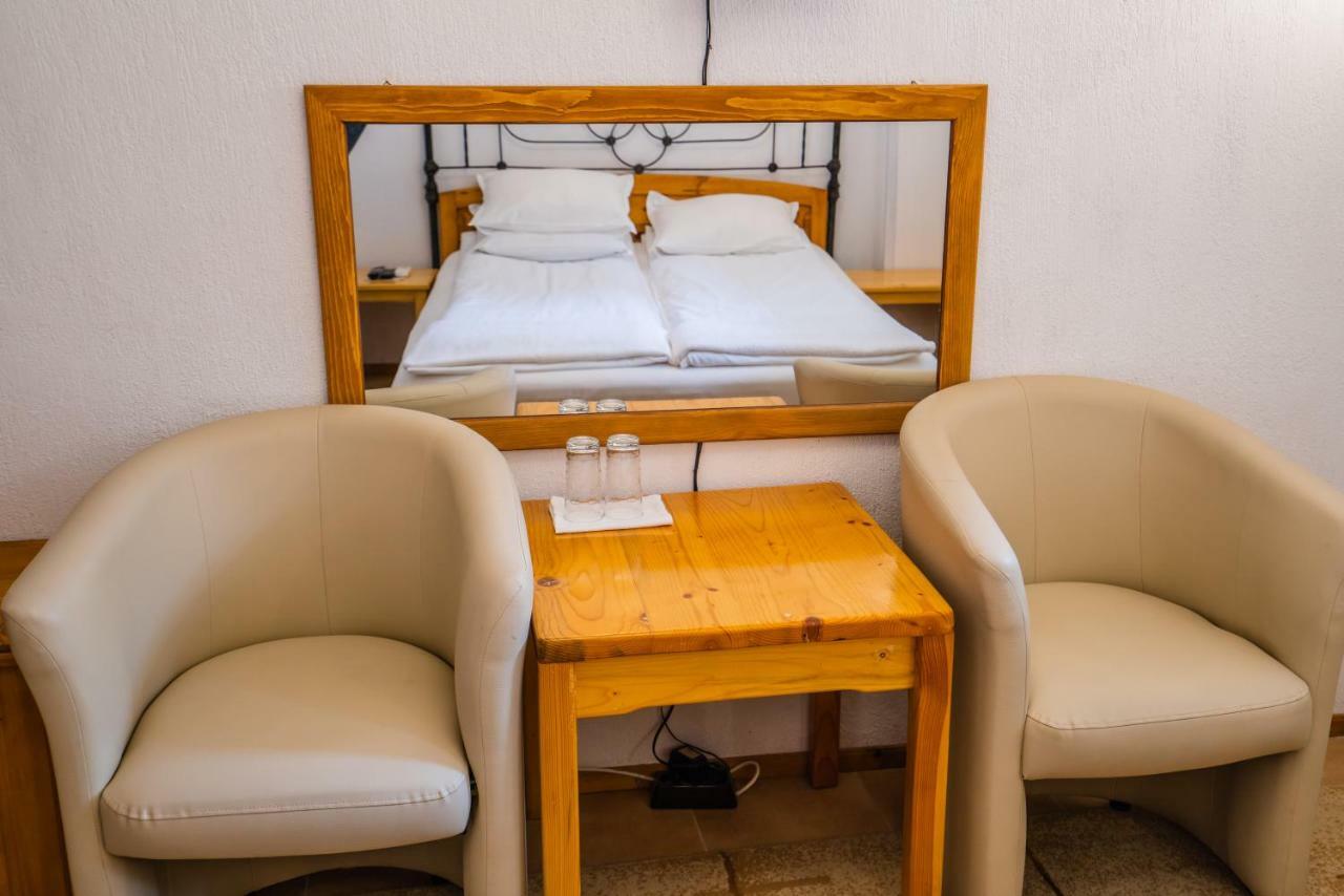 Toni'S Guest House Мельник Экстерьер фото